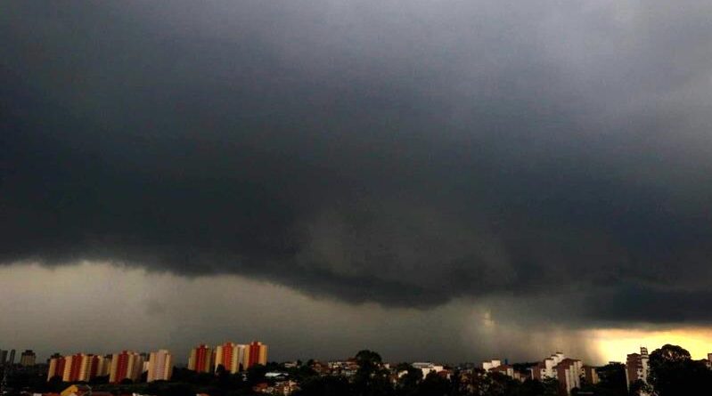 Ventos de até 100 km/h e fortes pancadas: confira quais regiões do Brasil serão afetadas