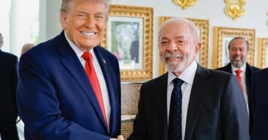 Trump anuncia tarifa de 100% sobre genéricos e ameaça acesso a medicamentos essenciais