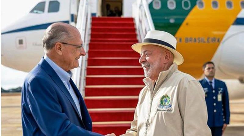 Alckmin assume presidência do Brasil